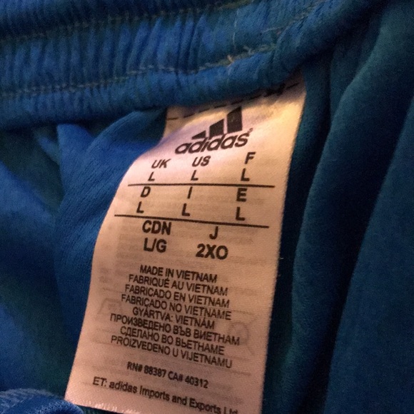 Large Adidas shorts - Picture 4 of 4